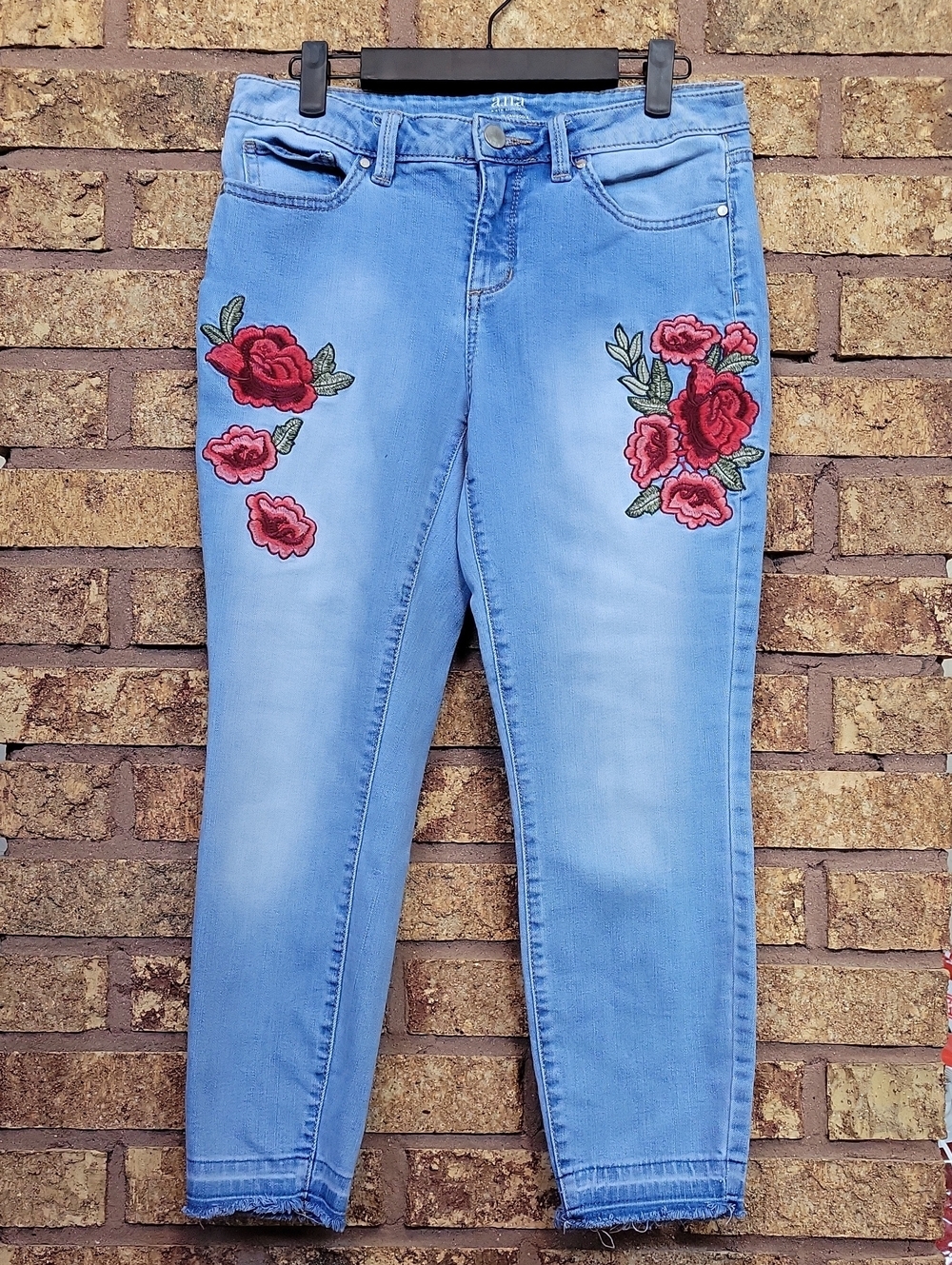 a.n.a Skinny Ankle Floral Embroidery Light Wash Denim Jeans Size 27